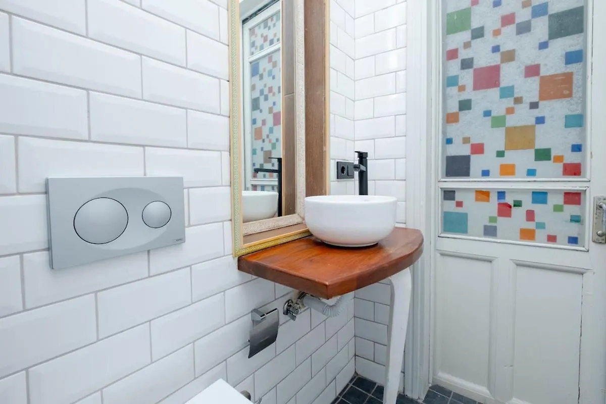 Cosy 2-Bedroom Apartment Istanbul Turkey